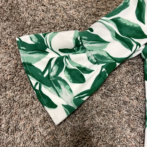 Alfani, size 10.  Green and white soft fabric.  Worn once.  Very good condition. - Picture 5 of 8